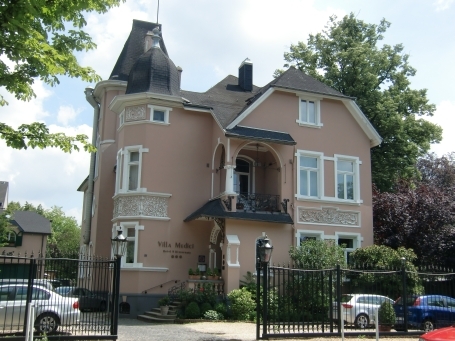 Krefeld-Bockum : Schönwasserstraße, Hotel und Restaurant Villa Medici ( im Jugendstil erbaut )